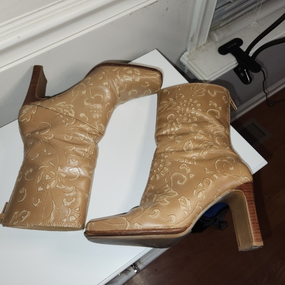 Amanda Smith Palomino Embossed boots - Picture 4 of 9